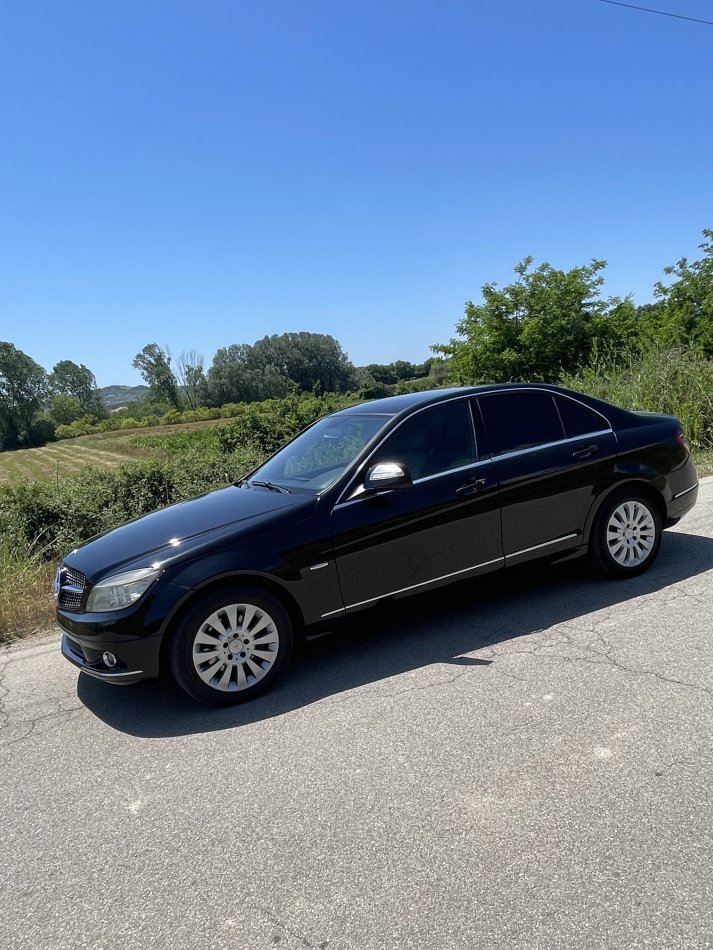 Tirane, shes makine Mercedes-Benz C220 Nafte, e zeze automatik Kondicioner 237.000 km 6.200 €