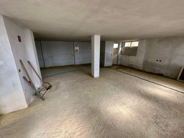 Tirane, shes Vile 3+1+A+BLK Kati 3, 393 m² 180.000 Euro (Shkoze afer me Unazen e madhe)