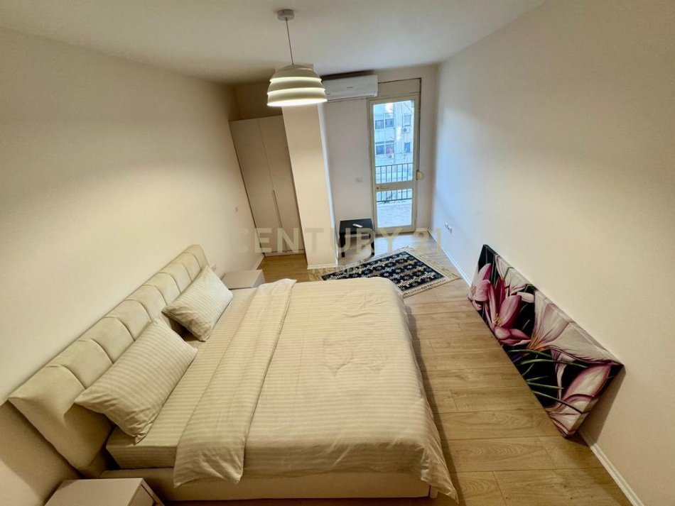 Tirane, jepet me qera apartament 1+1 Kati 5, 75 m² 750 € (Rruga e Kavajes)