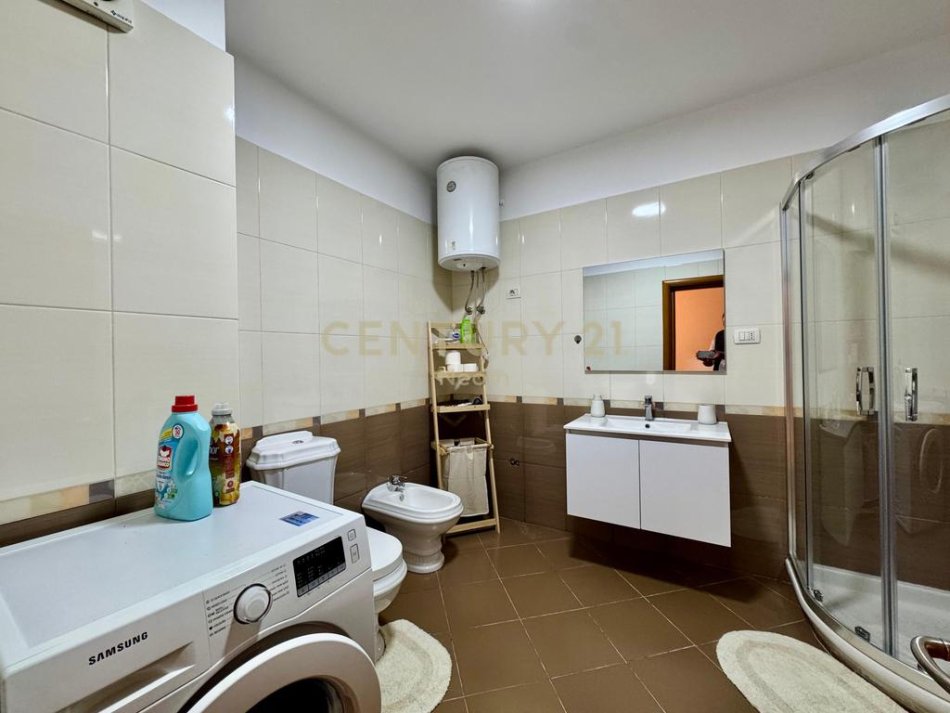 Tirane, jepet me qera apartament 1+1 Kati 5, 75 m² 750 € (Rruga e Kavajes)