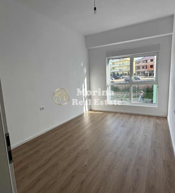 Tirane, shitet apartament 1+1 Kati 3, 63 m² 85.200 € (Ali Demi/Kompleksi Kaimi)