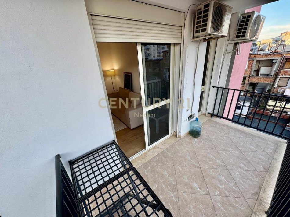 Tirane, jepet me qera apartament 1+1 Kati 5, 75 m² 750 € (Rruga e Kavajes)