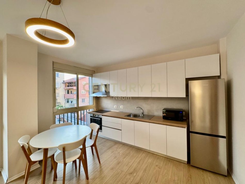 Tirane, jepet me qera apartament 1+1 Kati 5, 75 m² 750 € (Rruga e Kavajes)
