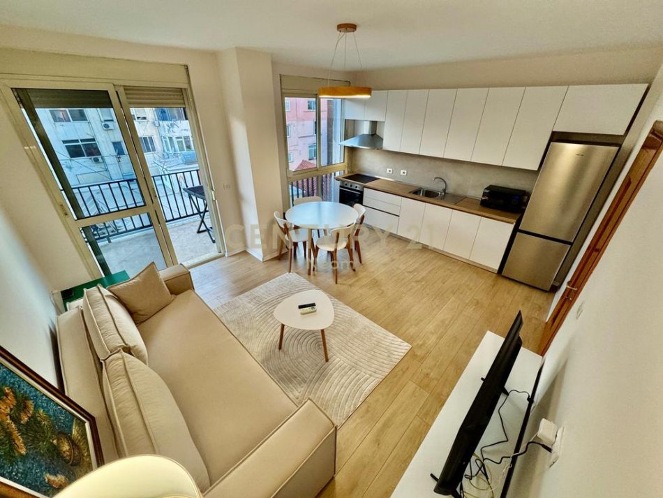 Tirane, jepet me qera apartament 1+1 Kati 5, 75 m² 750 € (Rruga e Kavajes)