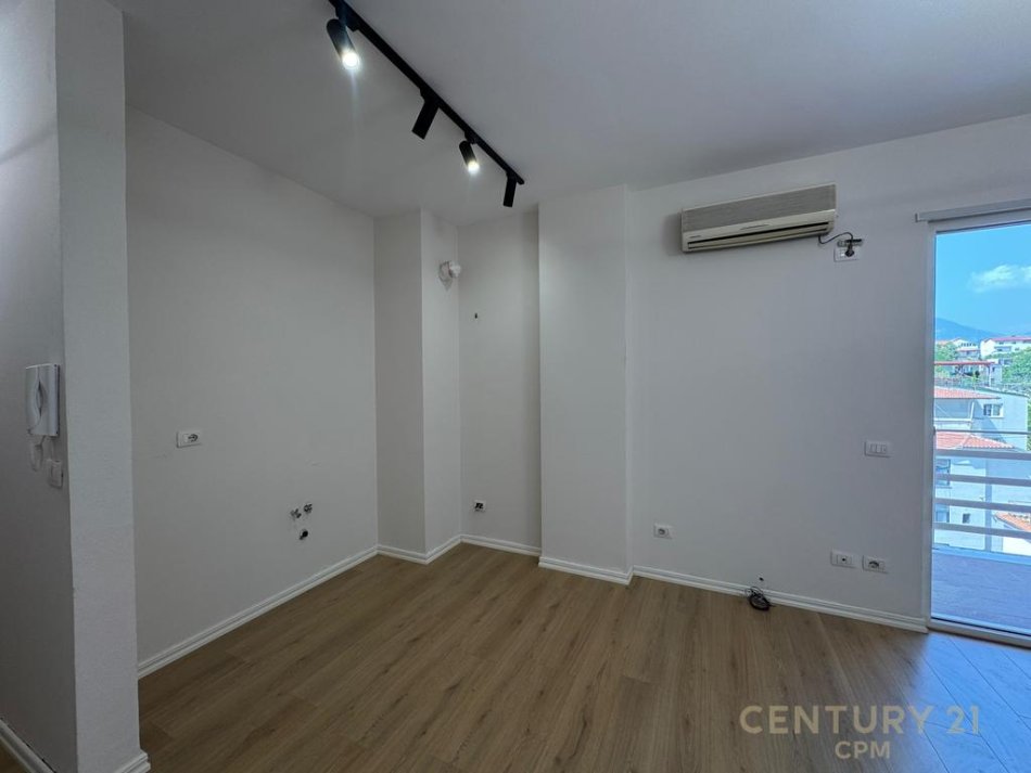 Tirane, shitet apartament 1+1 Kati 6, 63 m² 126.000 € (Prane Fakultetit Ekonomik)