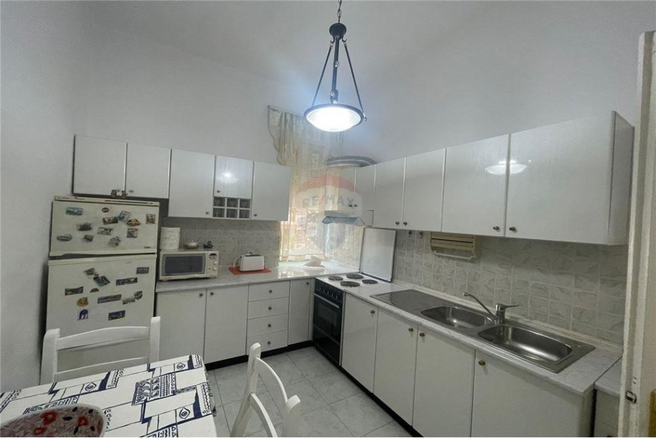 Tirane, jepet me qera apartament Kati 1, 81 m² 700 € 