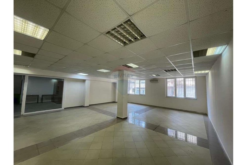 Tirane, jepet me qera zyre Kati 1, 113 m² 500 € 