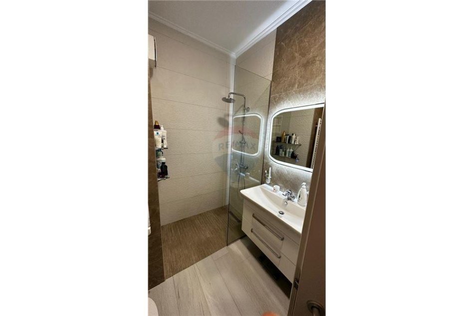 Tirane, shitet apartament Kati 5, 63 m² 95.000 € 