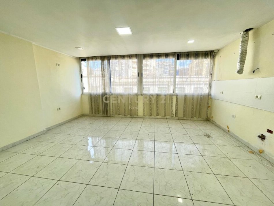 Tirane, shitet apartament 2+1 Kati 3, 160 m² 260.000 € (Myslym Shyri)