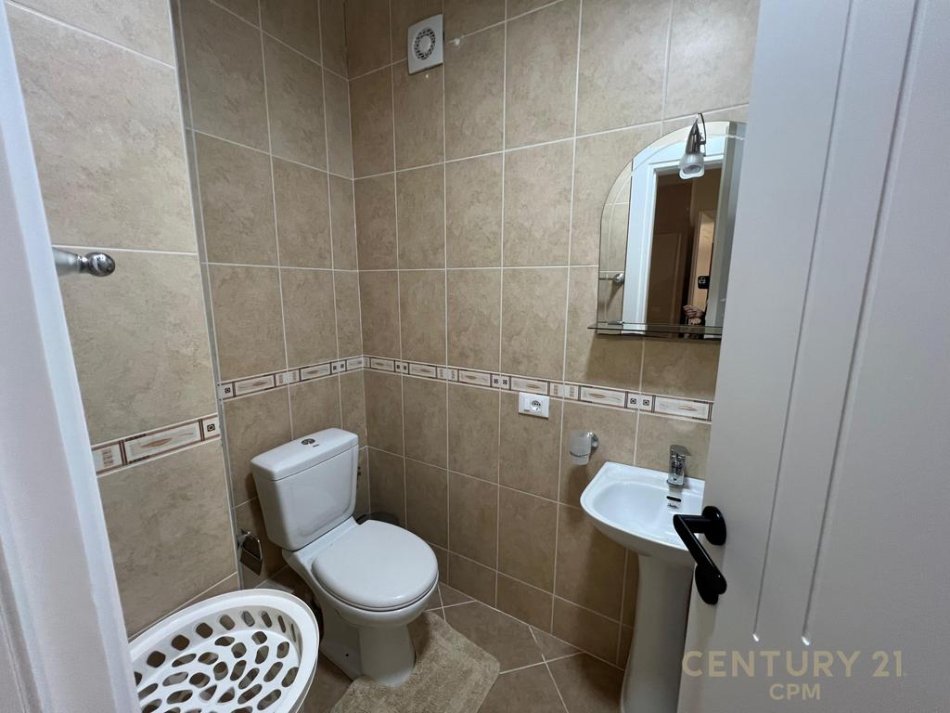 Tirane, jepet me qera apartament 2+1 , 88 m² 750 € (Kika 1, Komuna e Parisit)