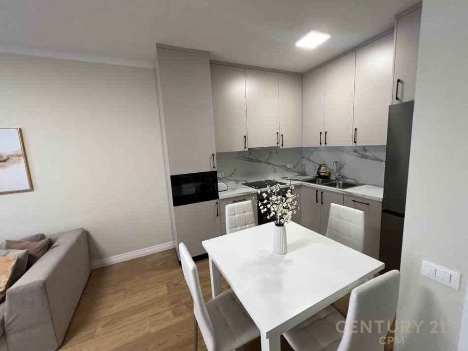 Tirane, jepet me qera apartament 2+1 , 88 m² 750 € (Kika 1, Komuna e Parisit)