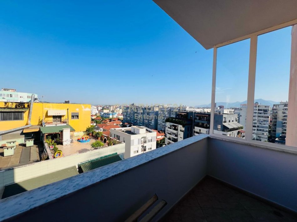 Tirane, jepet me qera apartament 1+1 , (Komuna e Parisit)