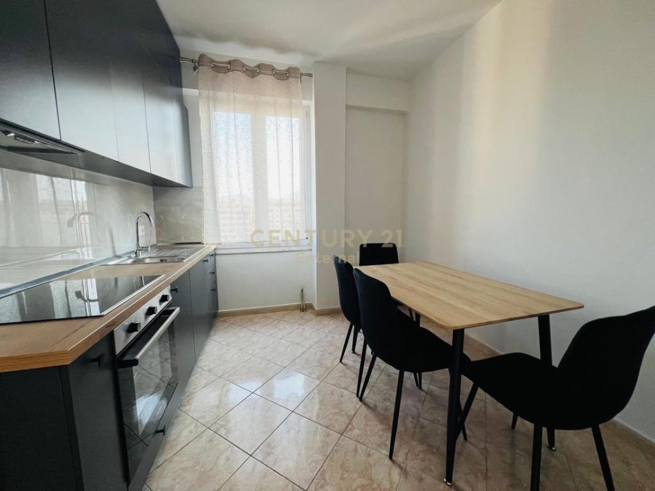 Tirane, jepet me qera apartament 1+1 , (Komuna e Parisit)