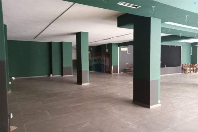 Tirane, jepet me qera ambjent biznesi 1.000 m² 2.000 Euro (Rruga e thesarit)