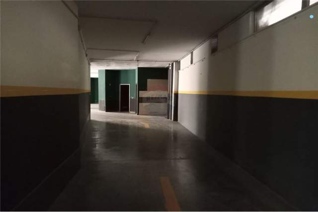 Tirane, jepet me qera ambjent biznesi 1.000 m² 2.000 Euro (Rruga e thesarit)