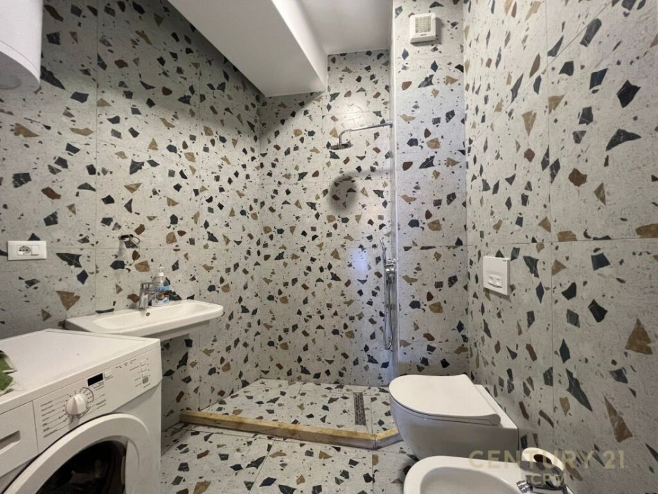 Tirane, shitet apartament 2+1 Kati 3, 98 m² 140.000 € (Mangalem, Ali Demi)