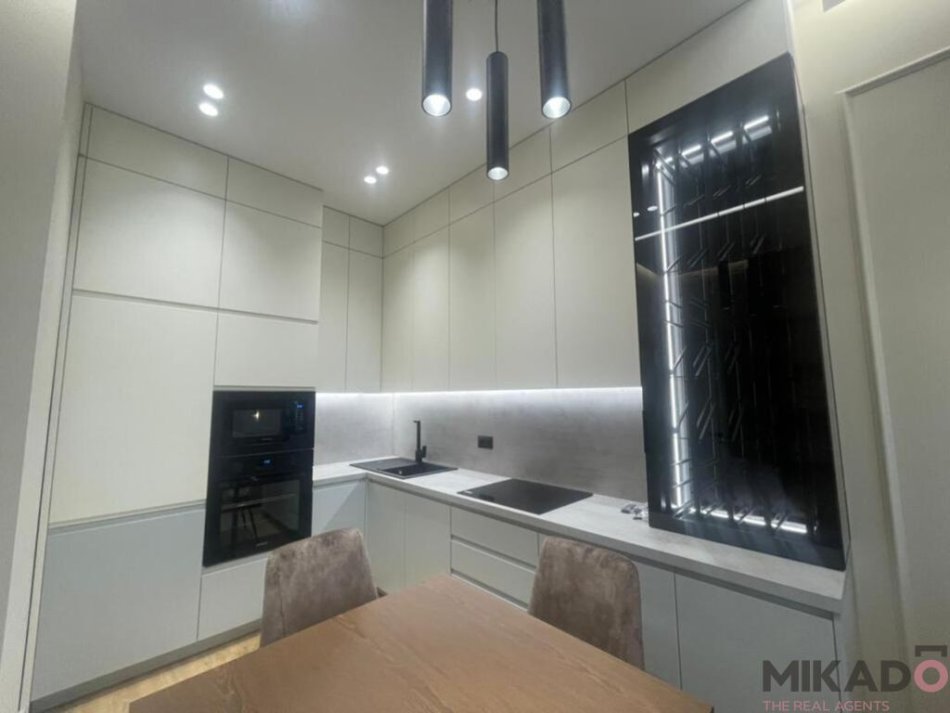 Tirane, jepet me qera apartament 1+1, Kati 2, 85 m² 900 € (Square 21)