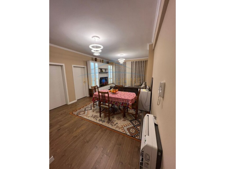 Tirane, shitet apartament 2+1+Ballkon, Kati 2, 86 m2 165,000 € (Oxhaku)