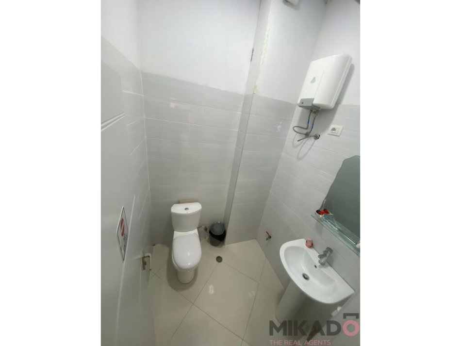 Durres, shitet dyqan Kati 0, 125 m² 450.000 € (Durres)