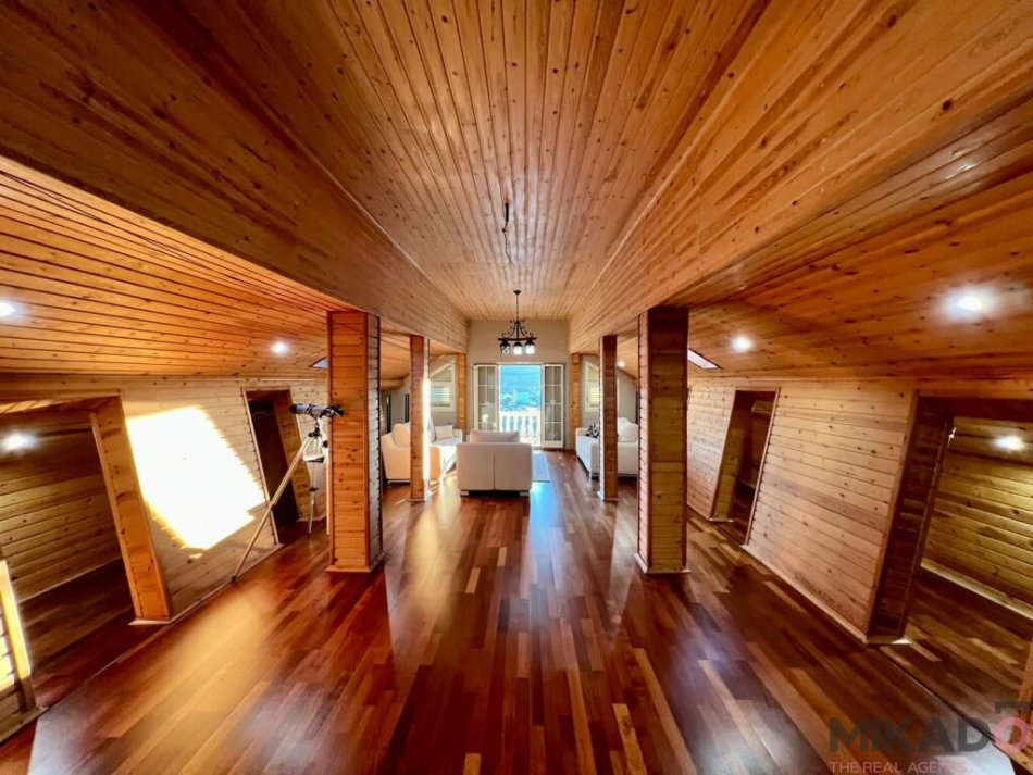 Shitet Vile ne Peze Helmes 3+1+Aneks+Ballkon Kati 0, 471 m² 399.999 €