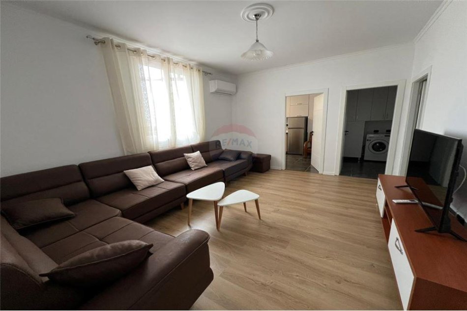 Tirane, jepet me qera apartament Kati 3, 82 m² 450 € 