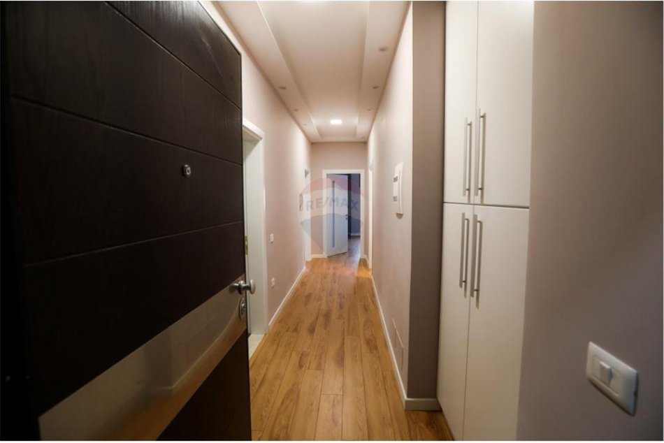 Tirane, jepet me qera apartament Kati 7, 120 m² 1.200 € 
