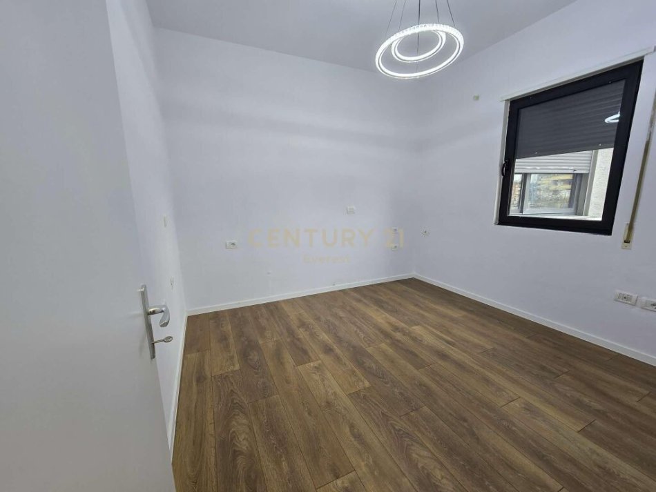 Tirane, shitet apartament 2+1 Kati 5, 76 m² 189.000 € (Sheshi Avni Rustemi,Pazari Ri!)