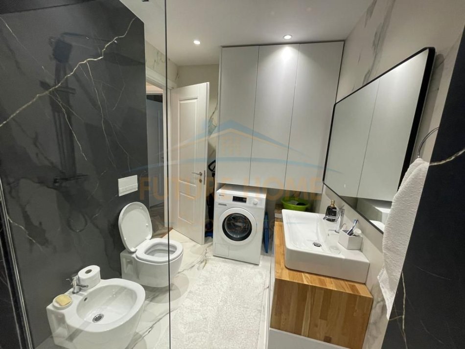 Tirane, jepet me qera apartament 3+1+Aneks+Ballkon, Kati 1, 144 m² 2,000 € (Rruga e Vilave Teg)