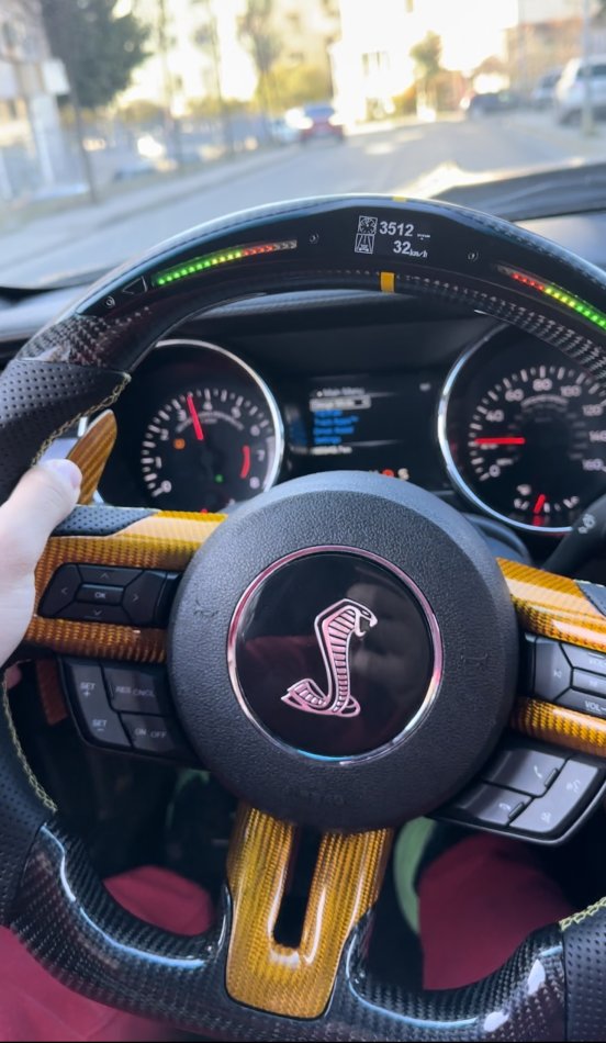 Tirane, shes makine Ford Mustang Benzin, gri metalizato automatik Kondicioner 41.000 km