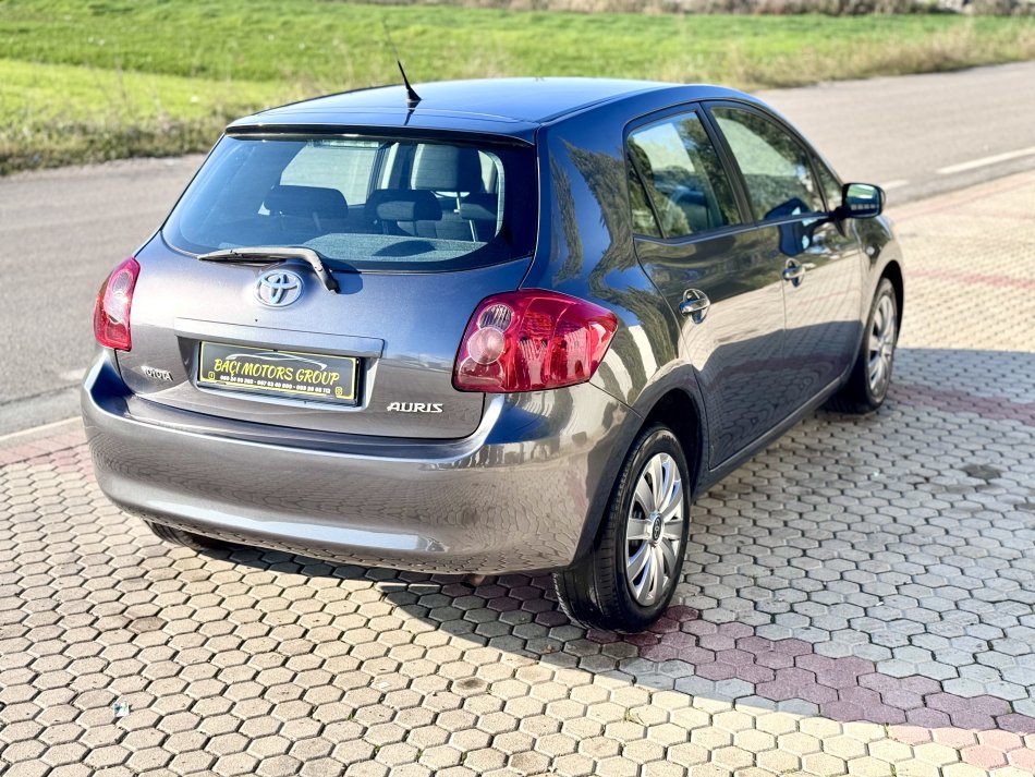 Durres, shes makine Toyota Auris 1.4Nafte Manuale 2009 Nafte, gri e erret manuale Klima 168 km 1 €