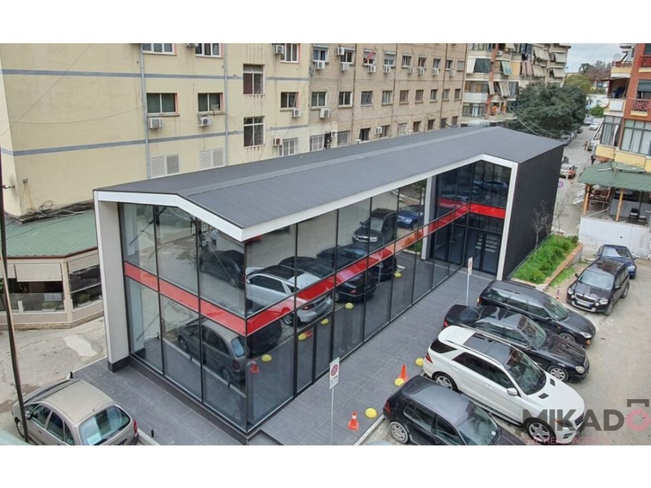 Tirane, jepet me qera magazine Kati 0, 350 m² 5.000 € (Rruga kavajes)