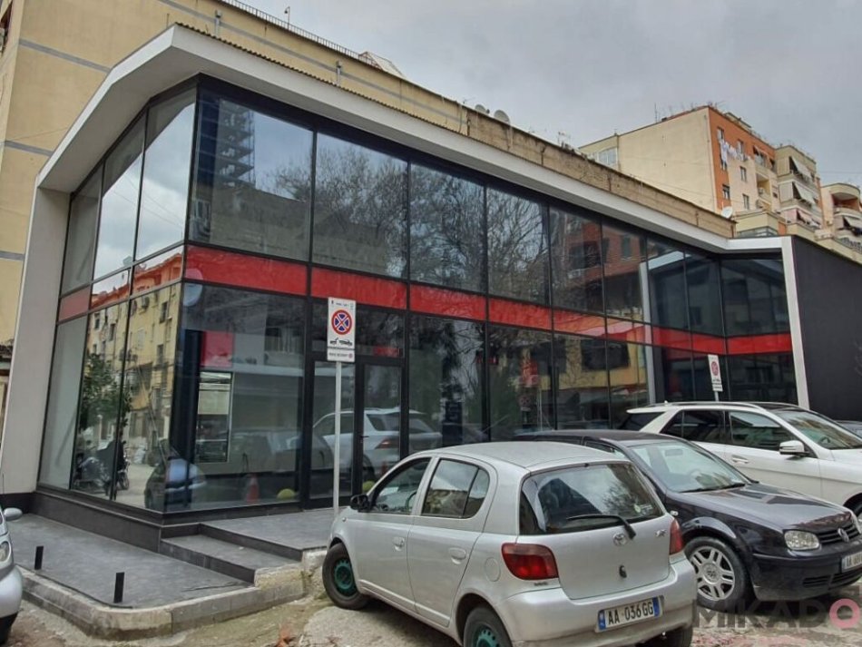 Tirane, jepet me qera magazine Kati 0, 350 m² 5.000 € (Rruga kavajes)