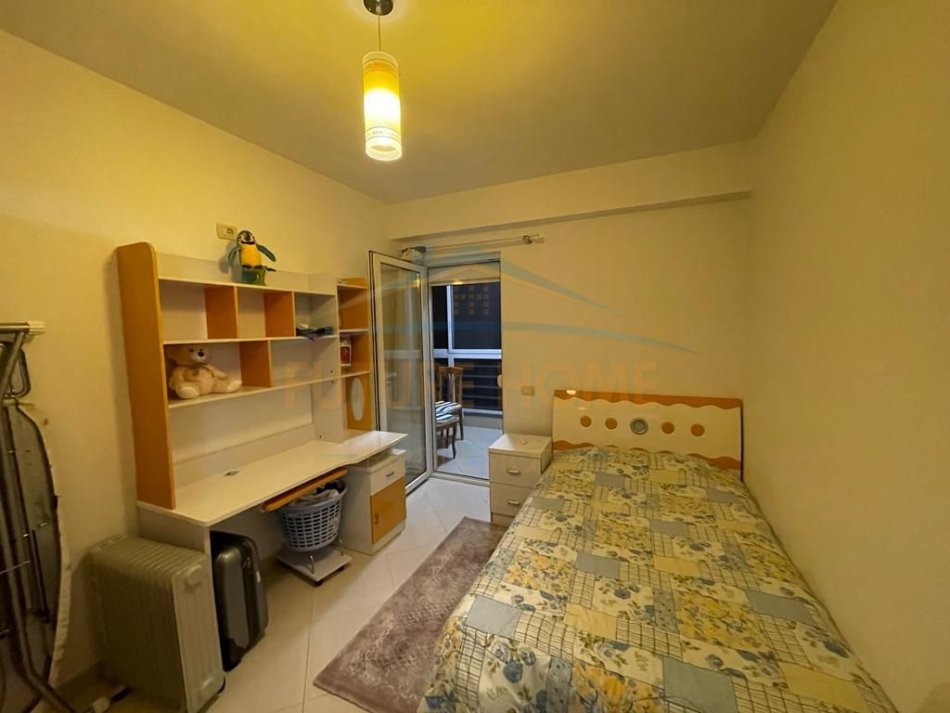 Tirane, shitet apartament 3+1+Ballkon, Kati 4, 119 m² (Jordan misja)