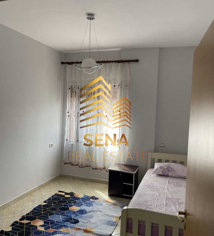 Tirane, jepet me qera apartament 2+1+Ballkon Kati 5, 85 m² 650 € (Rruga Muhamet Gjollesha)