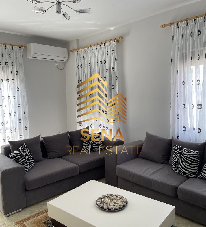 Tirane, jepet me qera apartament 2+1+Ballkon Kati 5, 85 m² 650 € (Rruga Muhamet Gjollesha)