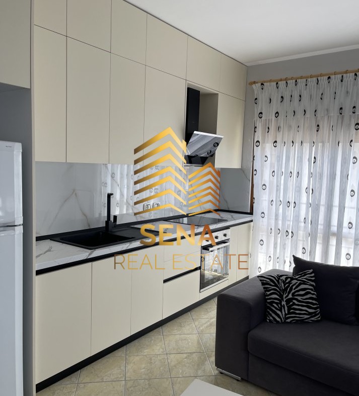 Tirane, jepet me qera apartament 2+1+Ballkon Kati 5, 85 m² 650 € (Rruga Muhamet Gjollesha)