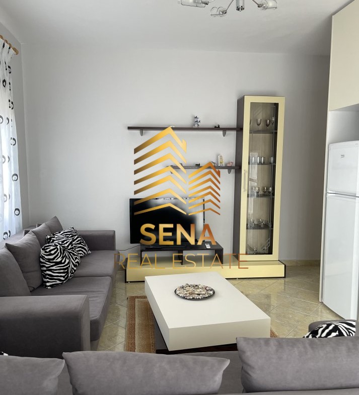 Tirane, jepet me qera apartament 2+1+Ballkon Kati 5, 85 m² 650 € (Rruga Muhamet Gjollesha)
