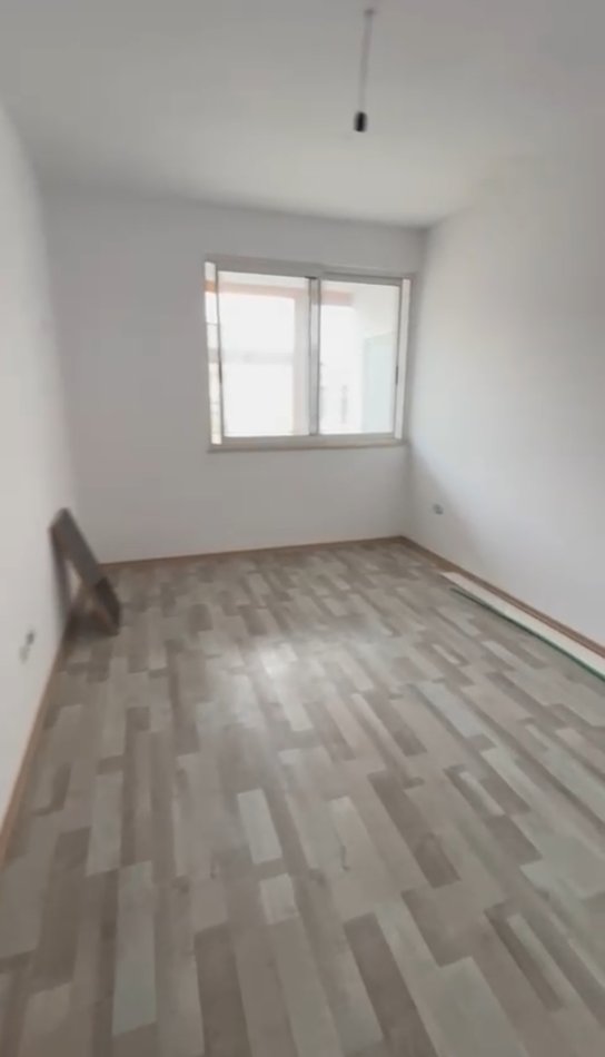 Tirane, shitet apartament 2+1+Ballkon Kati 8, 92 m² 100.000 € (Bulevardi Kashar)