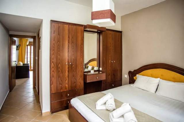 Greqi, Halkidiki Shitet hotel me 24 dhoma 1.140 m²