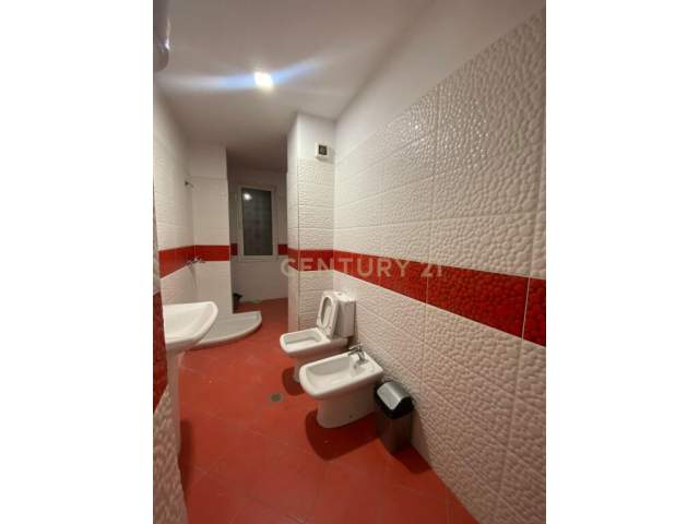 Tirane, jepet me qera apartament 2+1+BLK Kati 5, 98 m² 500  (Rruga xhanfize keko)