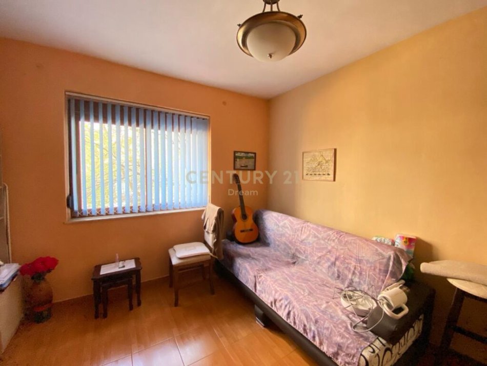 Shitet apartament 1+1 prane Pediatrise