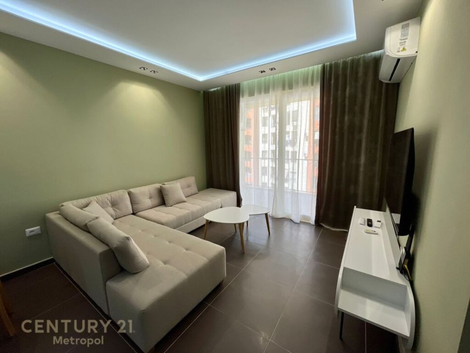 Tirane, jepet me qera apartament 2+1 , 100 m² 500 € (Yzberisht)