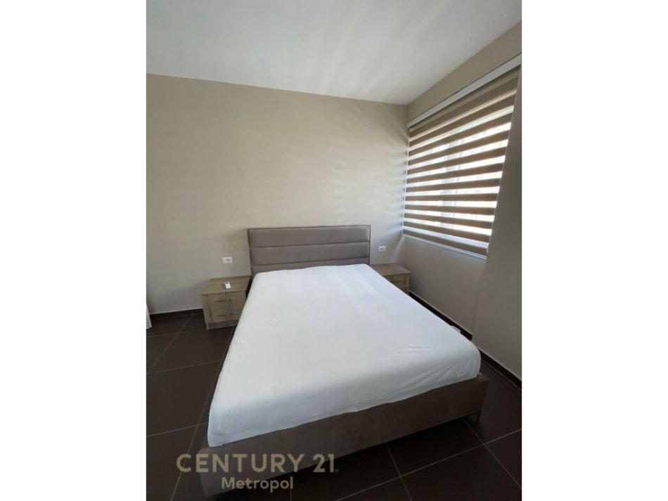 Tirane, jepet me qera apartament 2+1 , 100 m² 500 € (Yzberisht)