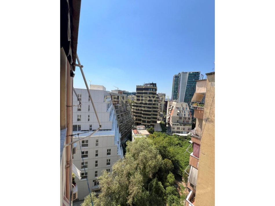 Tirane, shitet apartament 1+1 Kati 8, 79 m² 165.000 € ( Adresa: Rruga Faik Konica, pranë &quot;Lion Park&quot;, Tirana, Albania.)