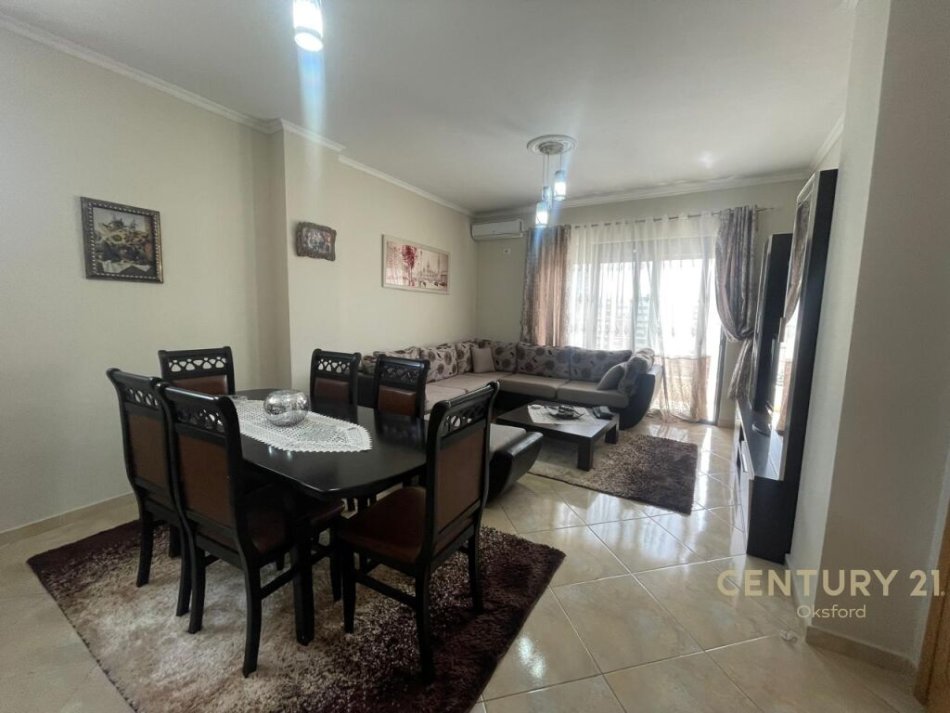 Tirane, jepet me qera apartament 2+1 Kati 8, 79 m² 430 € ( Tirana, Rruga Joklin Persi)