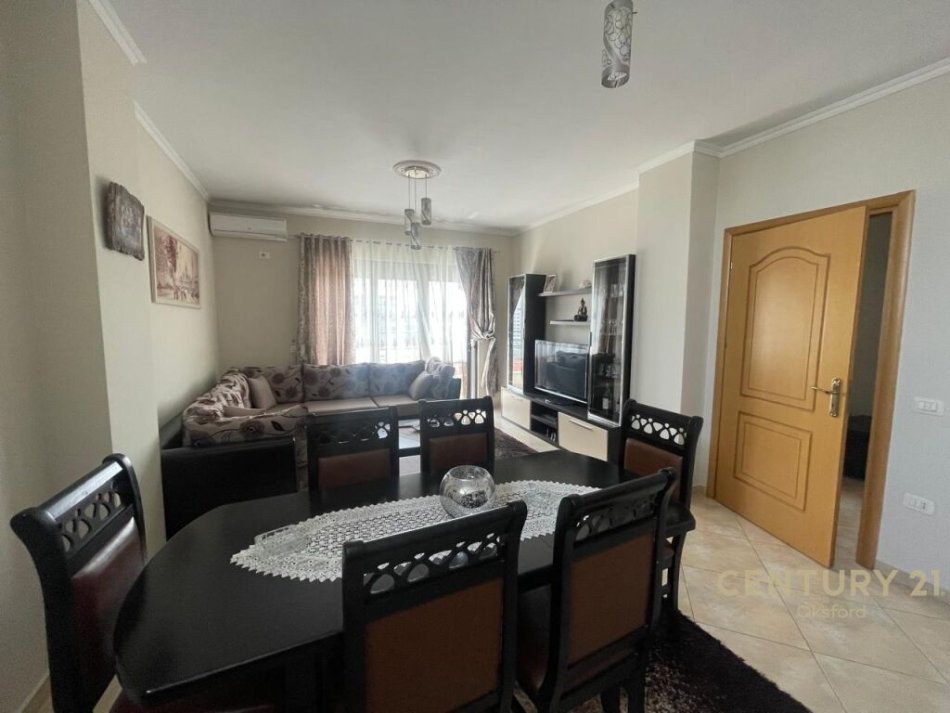 Tirane, jepet me qera apartament 2+1 Kati 8, 79 m² 430 € ( Tirana, Rruga Joklin Persi)