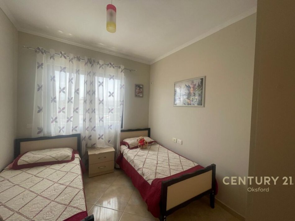 Tirane, jepet me qera apartament 2+1 Kati 8, 79 m² 430 € ( Tirana, Rruga Joklin Persi)