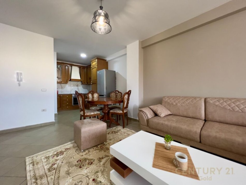 Tirane, jepet me qera apartament 1+1 Kati 3, 89 m² 550 € (Rruga e Kavajës)