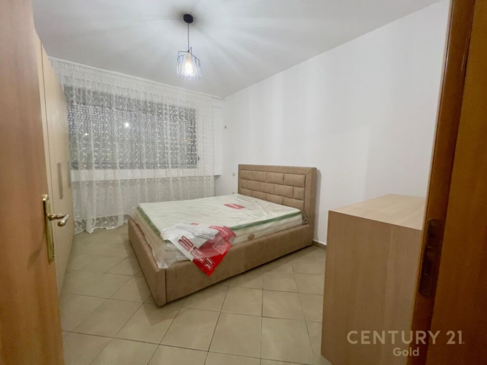 Tirane, jepet me qera apartament 1+1 Kati 3, 89 m² 550 € (Rruga e Kavajës)
