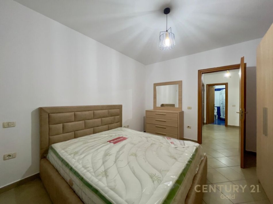 Tirane, jepet me qera apartament 1+1 Kati 3, 89 m² 550 € (Rruga e Kavajës)